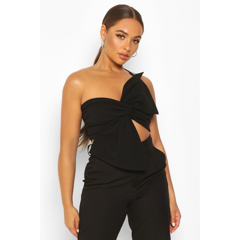 NWT Boohoo Asymmetric Twist Bow Detail Crop Top